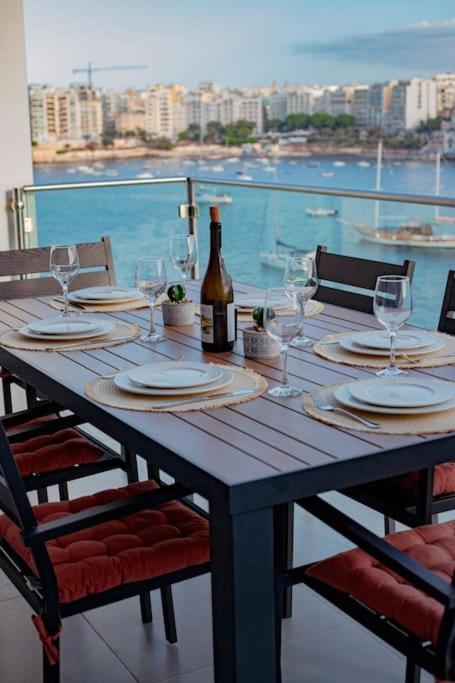 Seafront Two Bedroom Apartment سانت جوليان المظهر الخارجي الصورة