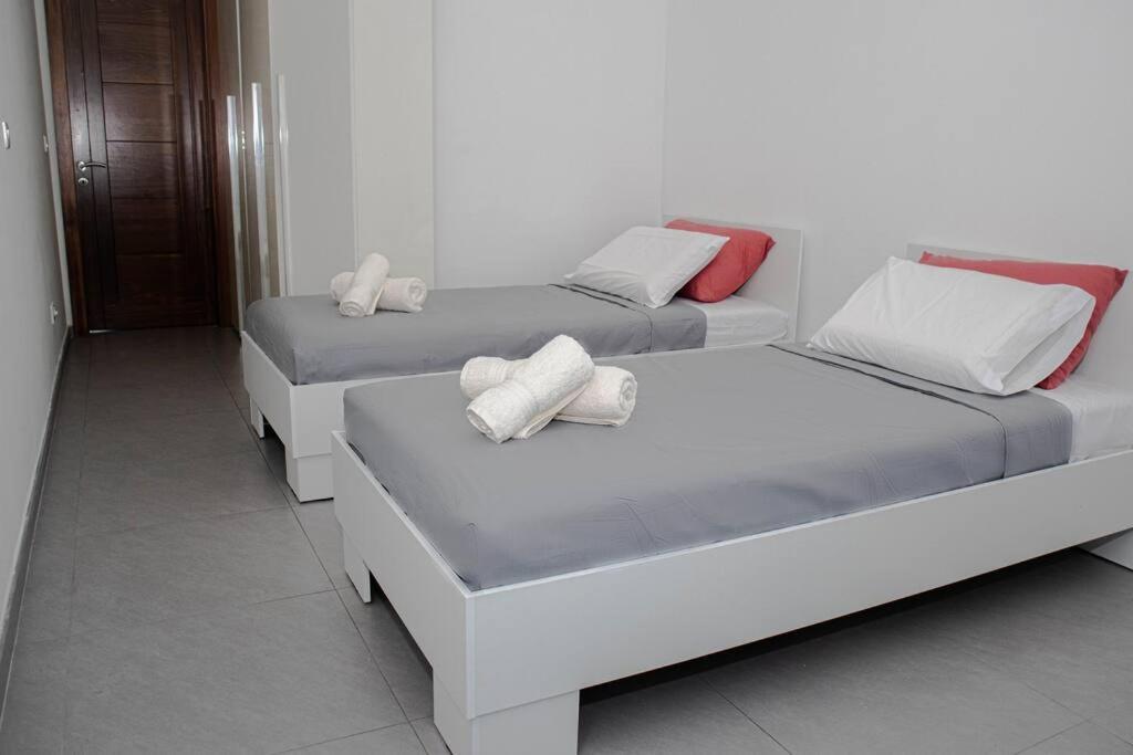 Seafront Two Bedroom Apartment سانت جوليان المظهر الخارجي الصورة
