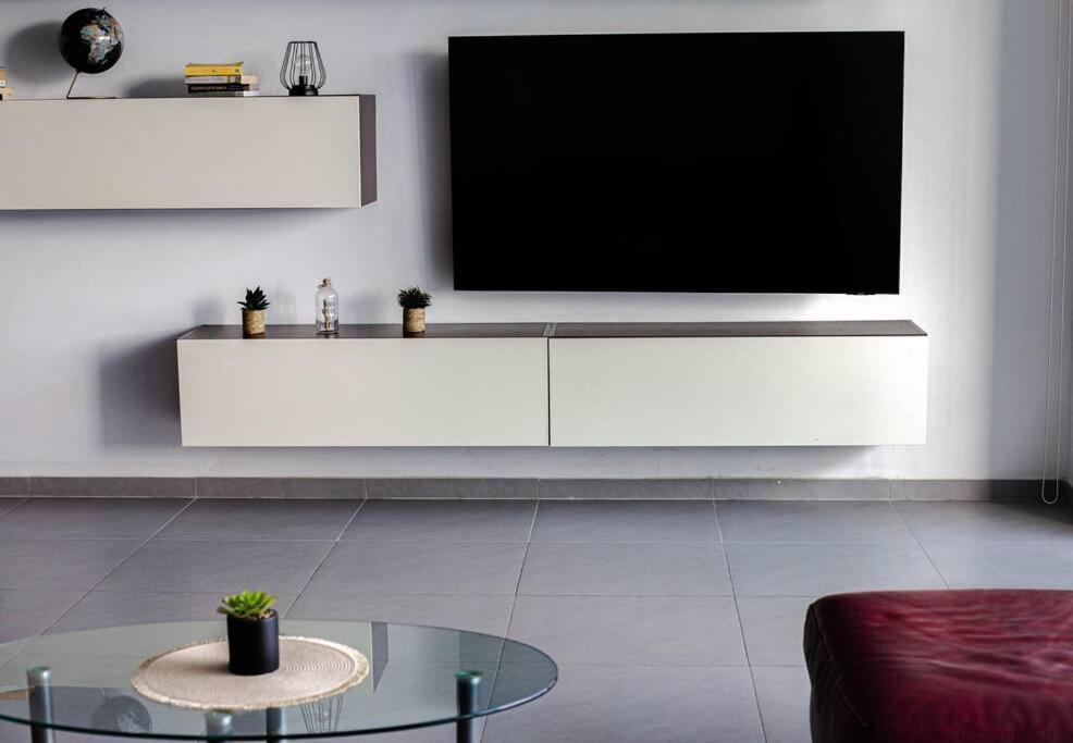 Seafront Two Bedroom Apartment سانت جوليان المظهر الخارجي الصورة